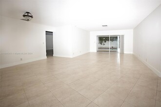 400 Chestnut Ln, Unit Private in Weston, FL - Building Photo - Building Photo