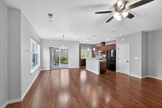 7993 NE Rockne Way in Hillsboro, OR - Building Photo - Building Photo