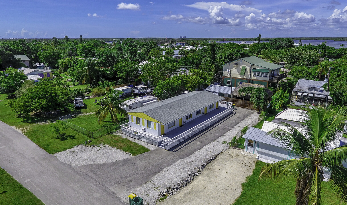 407 Mango Ave in Marco Island, FL - Building Photo