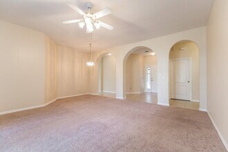471 Chapelwood Dr in Apopka, FL - Building Photo - Building Photo