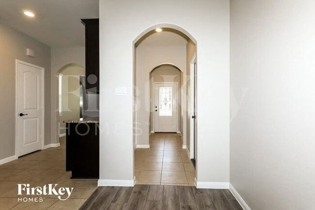 7734 Boulder Sunstone Ln in Panorama Village, TX - Foto de edificio - Building Photo
