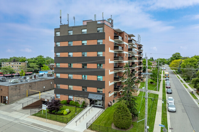 Fairfield Towers in Toronto, ON - Building Photo - Building Photo