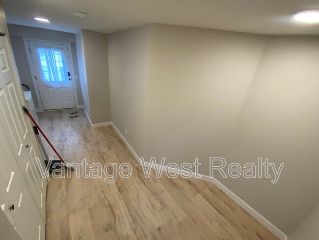 1390 Highland Dr S in Kelowna, BC - Building Photo - Building Photo