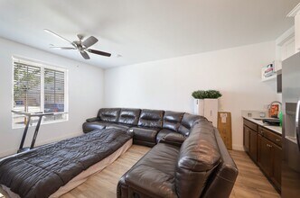 6811 Walkers Gln Ln in Bakersfield, CA - Building Photo - Building Photo