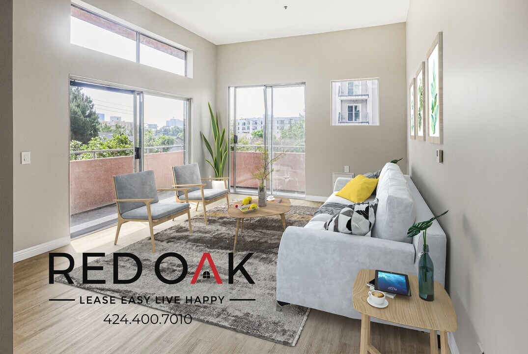 6700 Franklin Pl in Los Angeles, CA - Building Photo