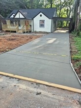 2319 Browns Mill Rd SE in Atlanta, GA - Foto de edificio - Building Photo