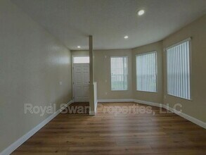 611 Grasslands Village Cir in Lakeland, FL - Building Photo - Building Photo