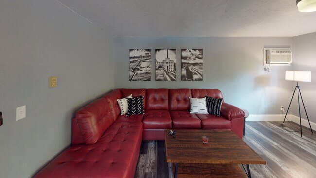 325 Westbrook Dr, Unit Executive Airplane Suite in Oshkosh, WI - Building Photo - Building Photo