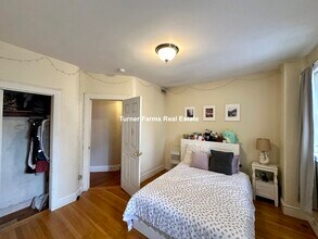 146 Smith St, Unit 1 in Boston, MA - Foto de edificio - Building Photo