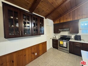 8936 Balboa Blvd in Los Angeles, CA - Building Photo - Building Photo