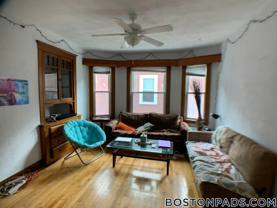 65 Frederick Ave in Medford, MA - Building Photo
