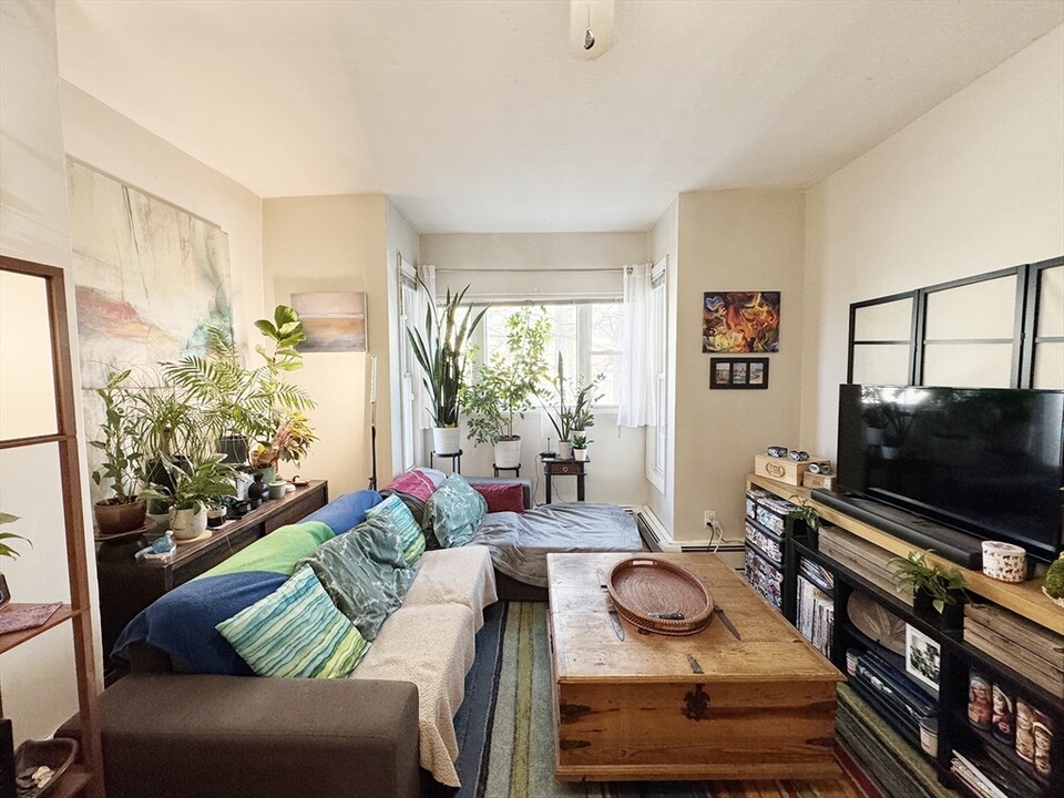 207 Trenton St in Boston, MA - Building Photo
