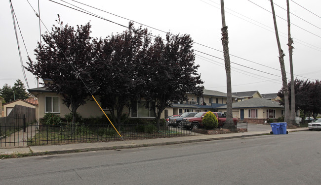 145 Canfield Ave in Santa Cruz, CA - Foto de edificio - Building Photo