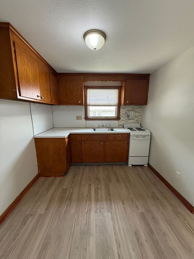 195 Overlook Ave in New Britain, CT - Building Photo - Building Photo