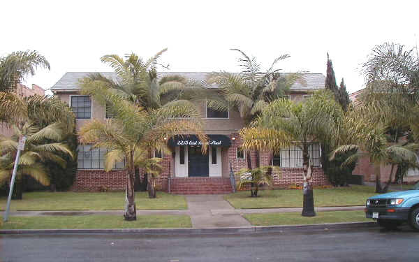 2215 E 2nd St in Long Beach, CA - Foto de edificio - Building Photo