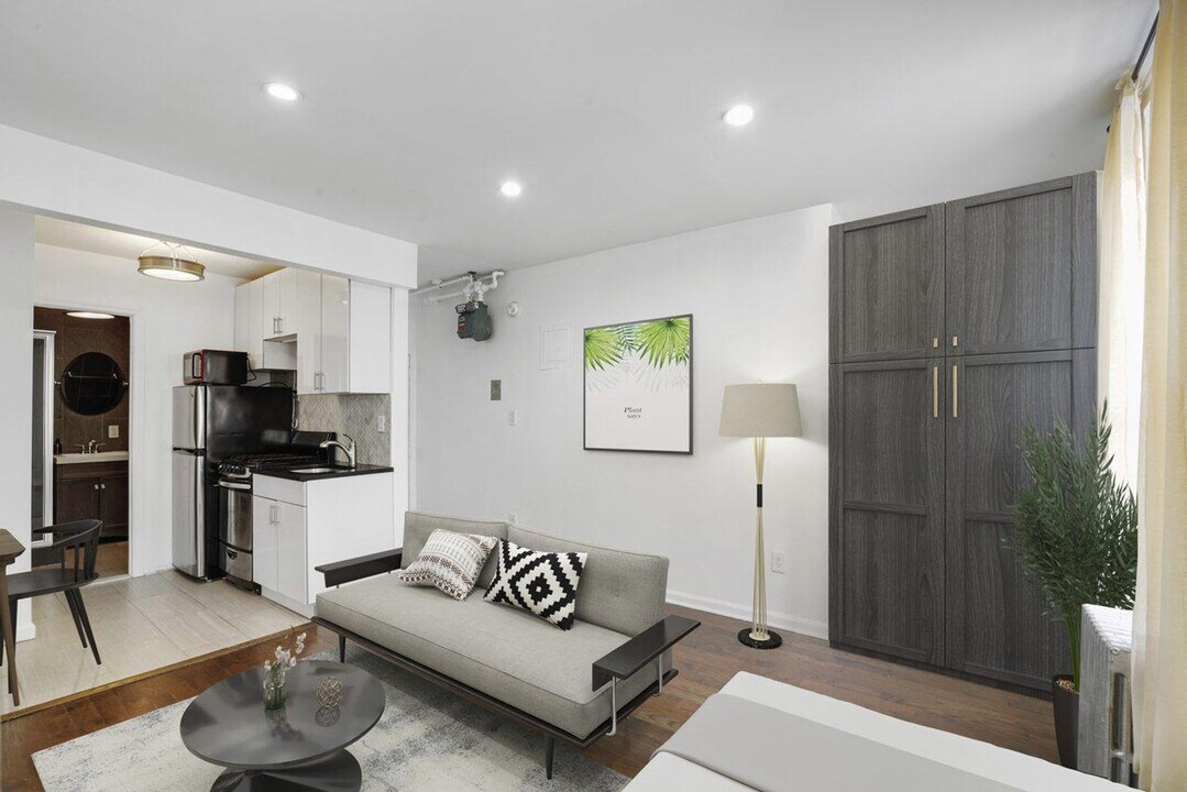 534 E 14th St in New York, NY - Building Photo