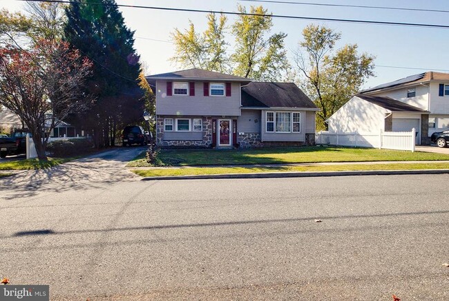 2 Mayfair Ave in Glassboro, NJ - Building Photo - Building Photo