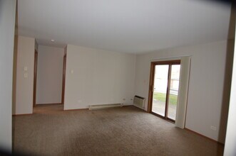 4402 W Shamrock Ln in McHenry, IL - Building Photo - Building Photo