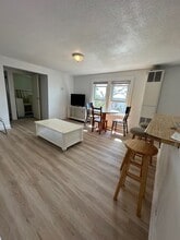 60 Bradley St, Unit 3 in Burlington, VT - Foto de edificio - Building Photo