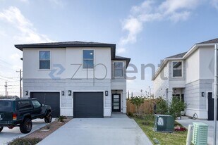 5902 US-59 in Laredo, TX - Building Photo