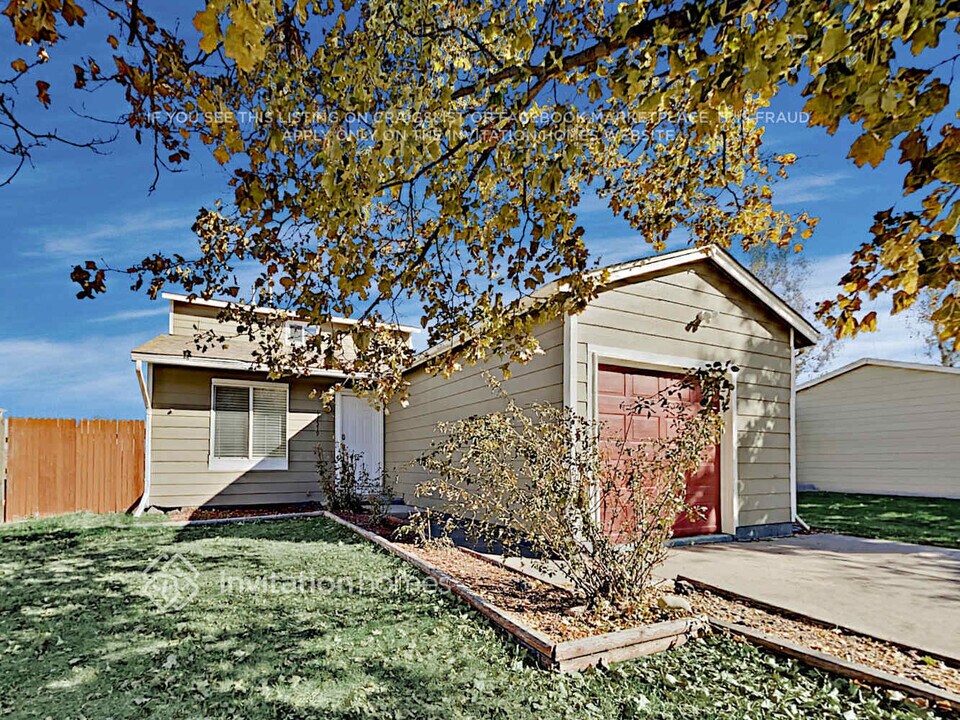 17579 E Temple Dr in Aurora, CO - Building Photo