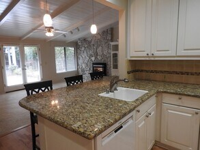 2773 Harkness St in Sacramento, CA - Building Photo - Building Photo