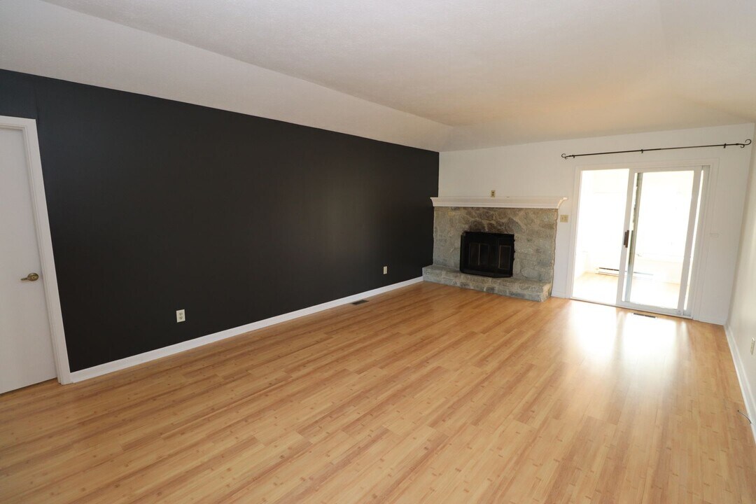 6925 Mapleton Ct in Indianapolis, IN - Foto de edificio