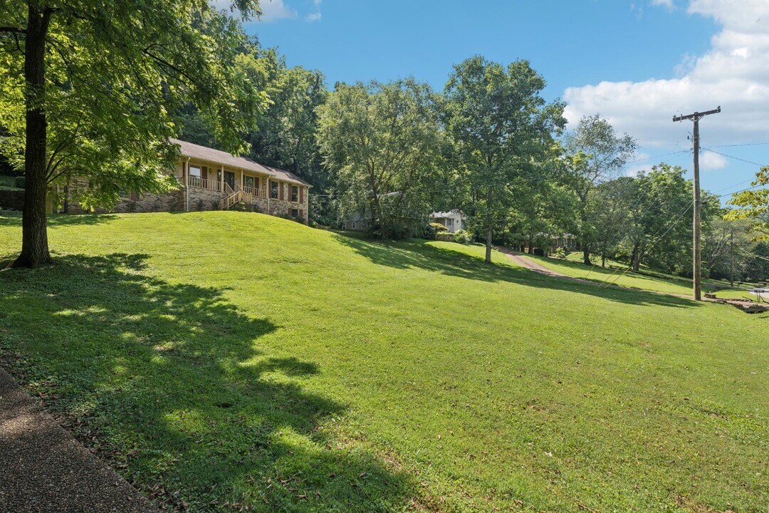 1972 Sunnyside Dr in Brentwood, TN - Building Photo