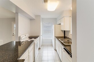 2530 Long Reach Dr in Sugar Land, TX - Building Photo - Building Photo