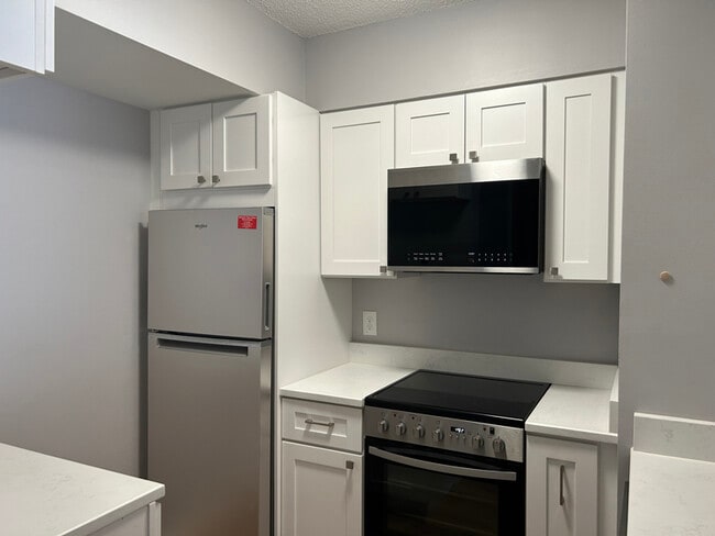 5809 Nicholson Ln in Rockville, MD - Building Photo - Building Photo