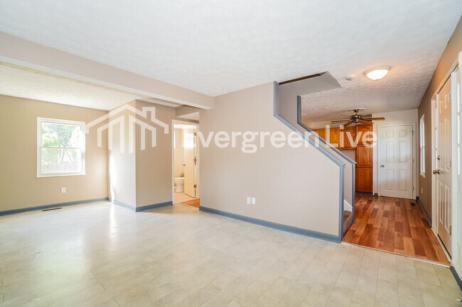 3327 Everson Rd W in Columbus, OH - Building Photo - Building Photo