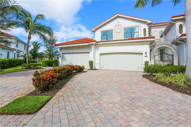 3159 Serena Ln in Naples, FL - Foto de edificio - Building Photo