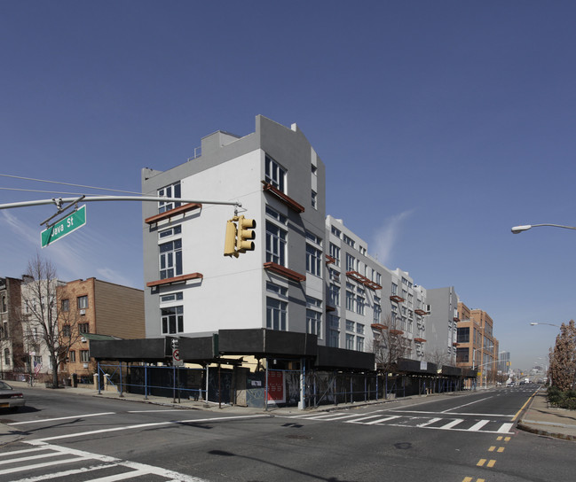 299 McGuinness Blvd in Brooklyn, NY - Foto de edificio - Building Photo