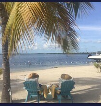 202 Buttonwood Ave in Key Largo, FL - Building Photo - Building Photo