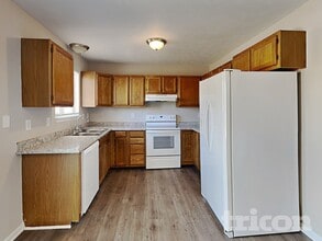 6228 Glenshire Ln in Indianapolis, IN - Foto de edificio - Building Photo