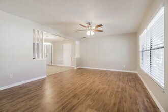 8318 Mattituck Cir in Orlando, FL - Building Photo - Building Photo