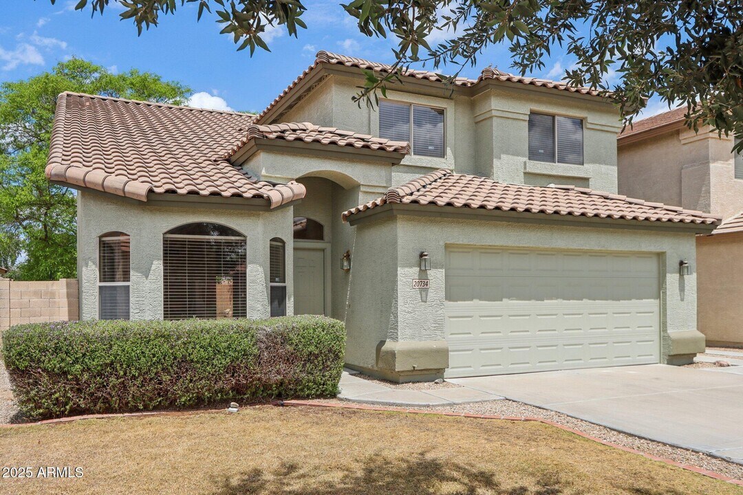 20734 N 38th St in Phoenix, AZ - Foto de edificio