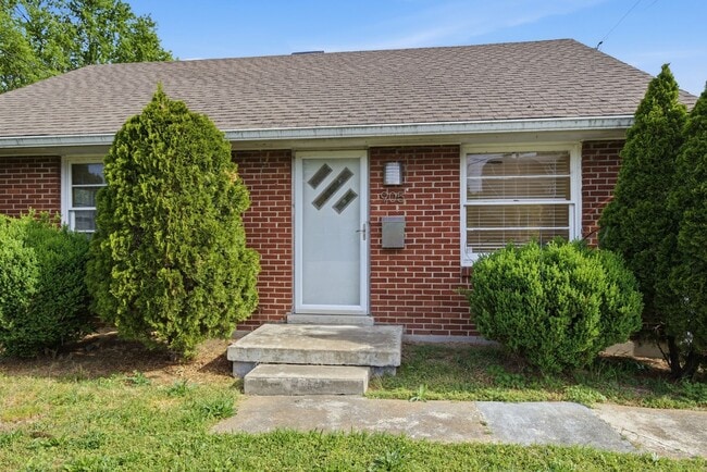 905 W Eastland Ave in Nashville, TN - Building Photo - Building Photo