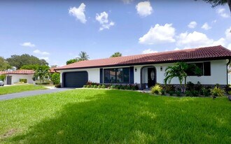 8275 Shadow Wood Blvd in Coral Springs, FL - Building Photo