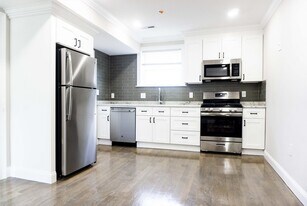 2016 Commonwealth Ave, Unit 5 in Boston, MA - Building Photo