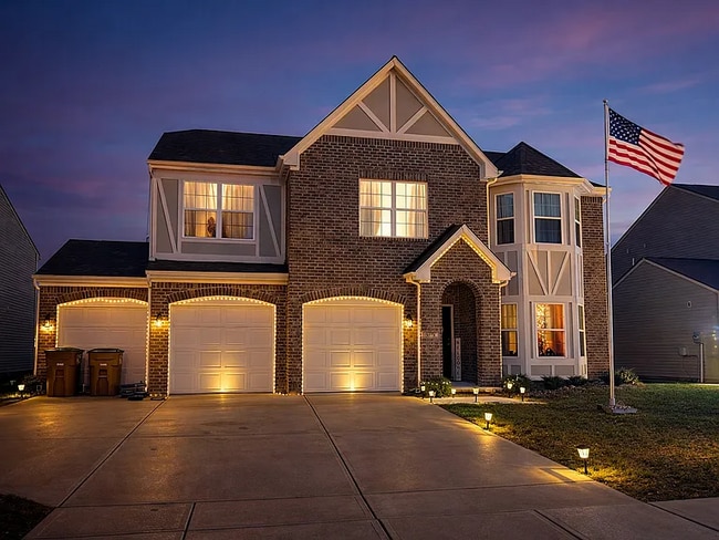 4378 Ashworth Ln in Columbus, IN - Foto de edificio - Building Photo