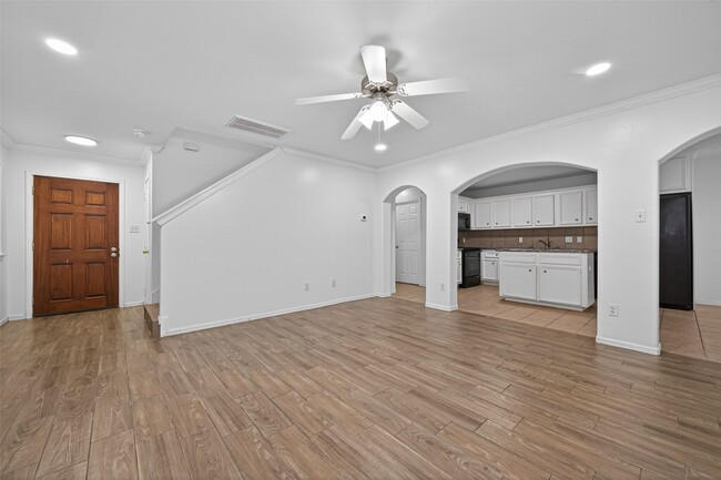 10039 Morocco Rd in Houston, TX - Building Photo - Building Photo