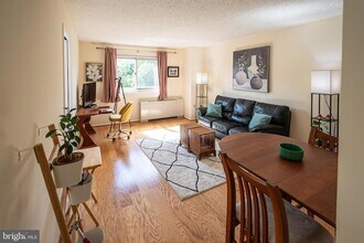 1225 Martha Custis Dr, Unit 502 in Alexandria, VA - Building Photo - Building Photo