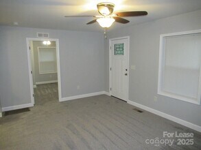 10 E Holly St in Maiden, NC - Foto de edificio - Building Photo