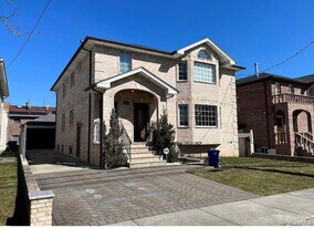 256-07 60th Ave in Queens, NY - Building Photo