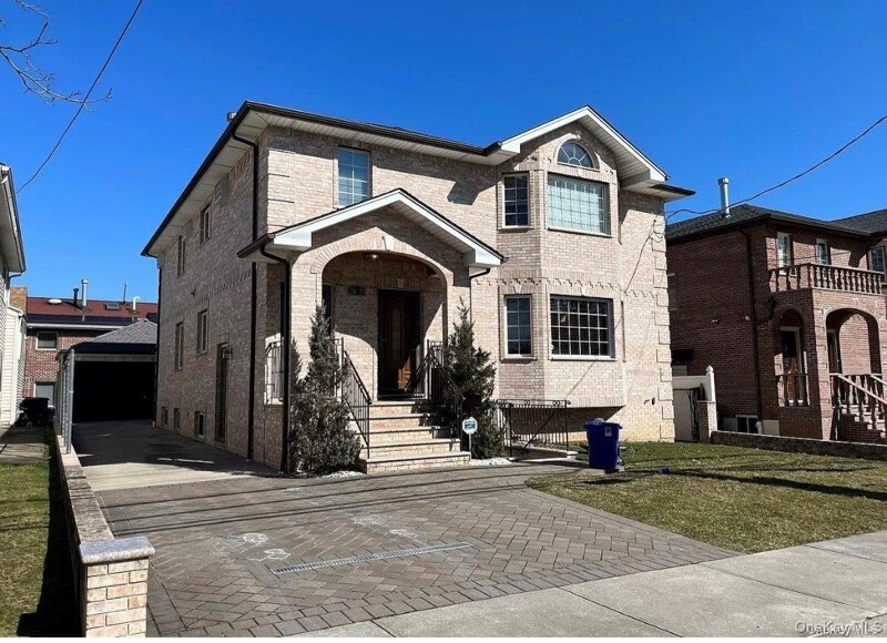 256-07 60th Ave in Queens, NY - Building Photo