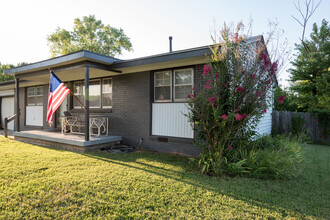 7200 W 12th St N in Wichita, KS - Foto de edificio - Building Photo