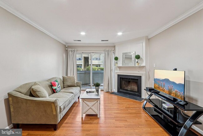 18202 Chalet Dr in Germantown, MD - Building Photo - Building Photo