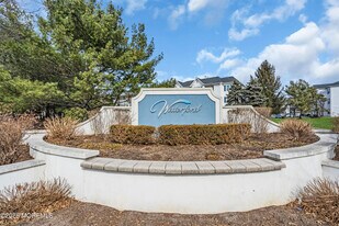 734 Waterford Dr in Edison, NJ - Building Photo