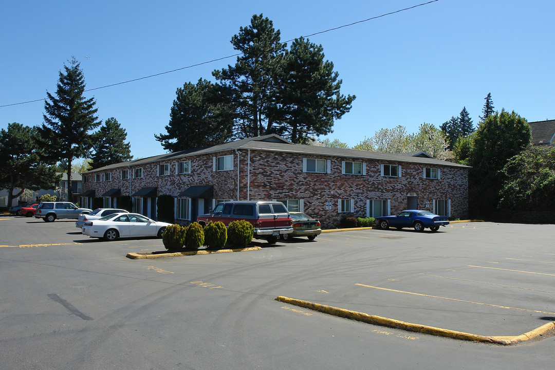 Benford Court Apartments in Portland, OR - Building Photo